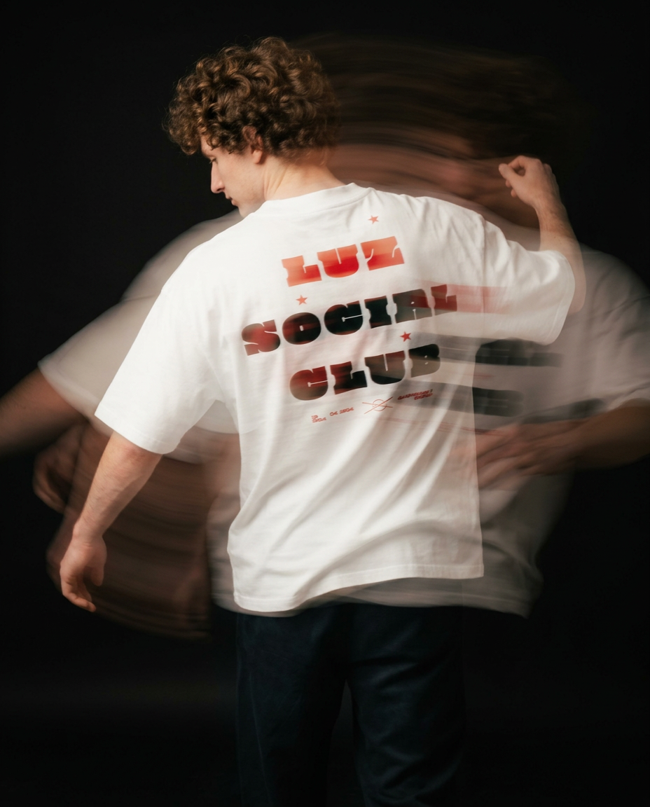 T-shirt Luz Social Club Oversized em Algodão Orgânico